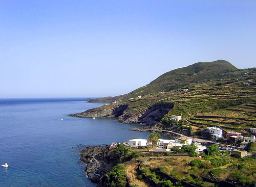 Pantelleria en Un Día: Secretos y Maravillas de la Isla Negra