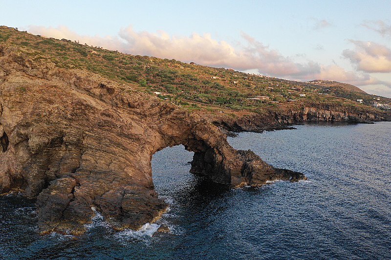 pantelleria arco del elefante